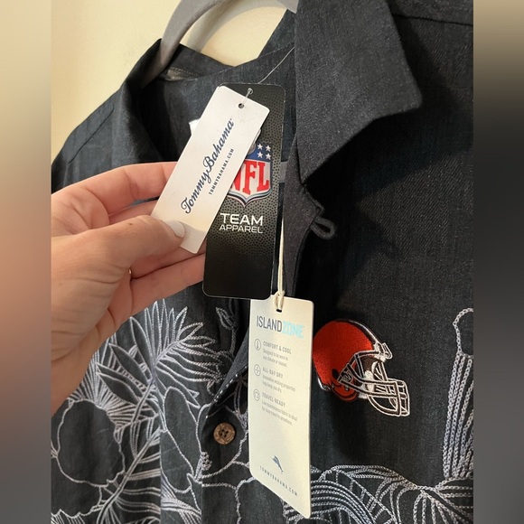 Tommy Bahama Islandzone NFL Cleveland Browns Silk Blend Hawaiian Shirt NWT - Picture 4 of 13